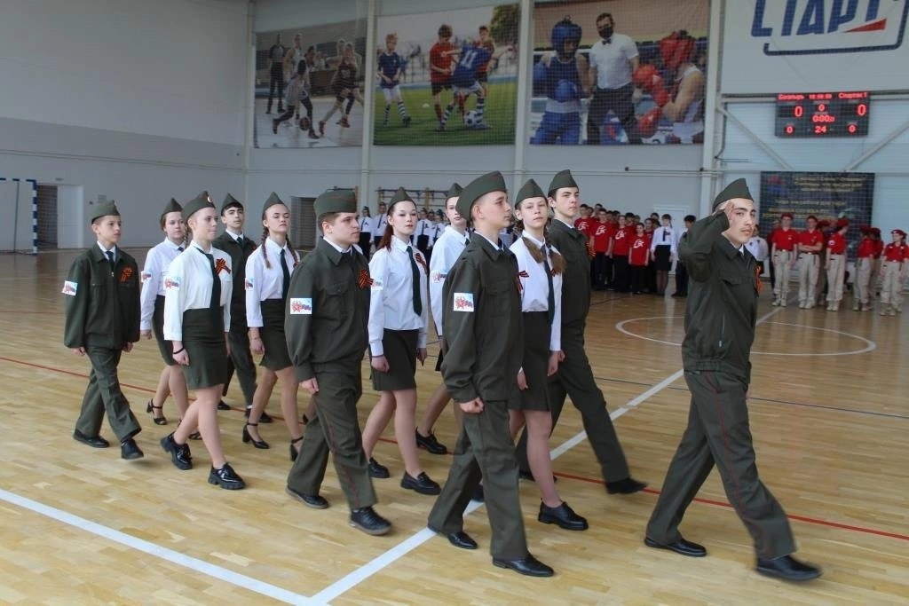 Смотр строя и военно - патриотической песни.